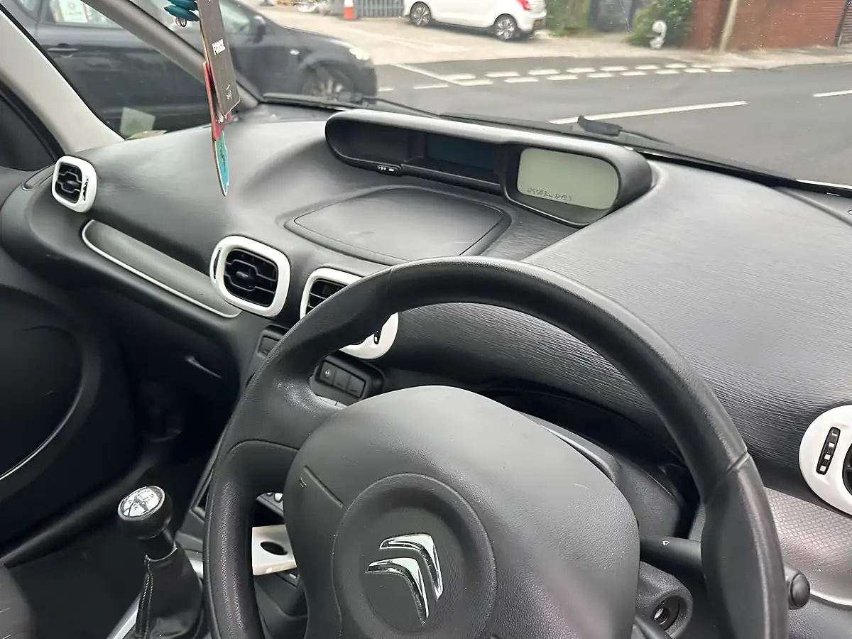 Used 2013 Citroen C3 Picasso Selection White - Interior and Exterior details 15