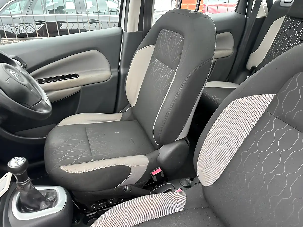 Used 2013 Citroen C3 Picasso Selection White - Interior and Exterior details 19