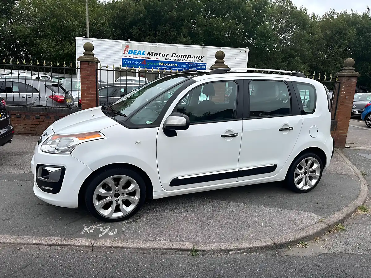 Used 2013 Citroen C3 Picasso Selection White - Interior and Exterior details 5
