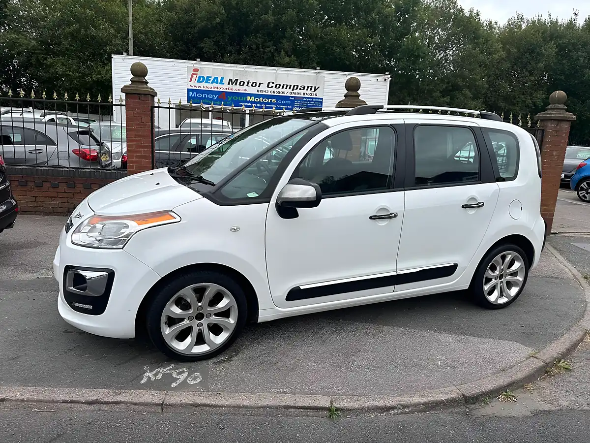 Used 2013 Citroen C3 Picasso Selection White - Interior and Exterior details 6