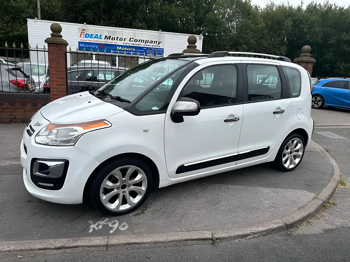 Used 2013 Citroen C3 Picasso Selection White - Interior and Exterior details 7