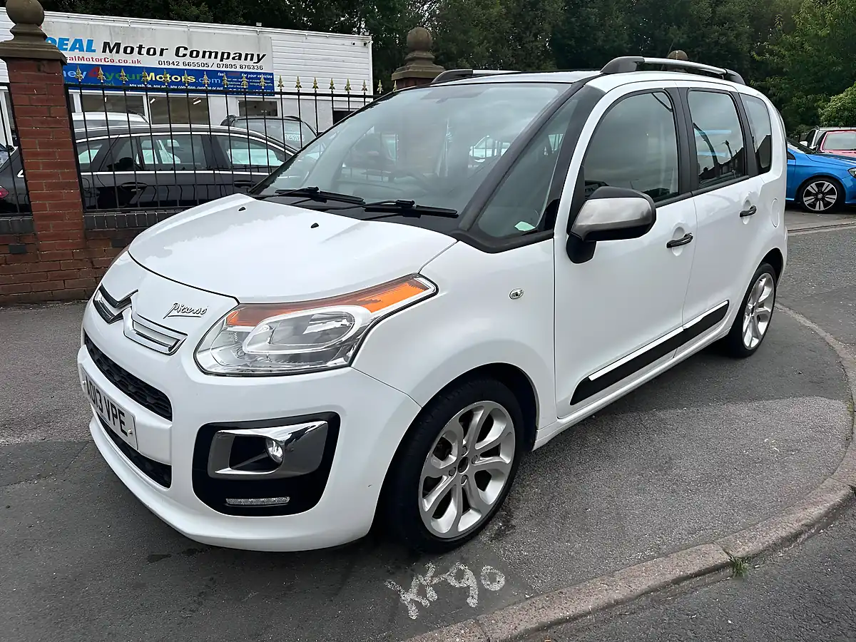 Used 2013 Citroen C3 Picasso Selection White - Interior and Exterior details 8