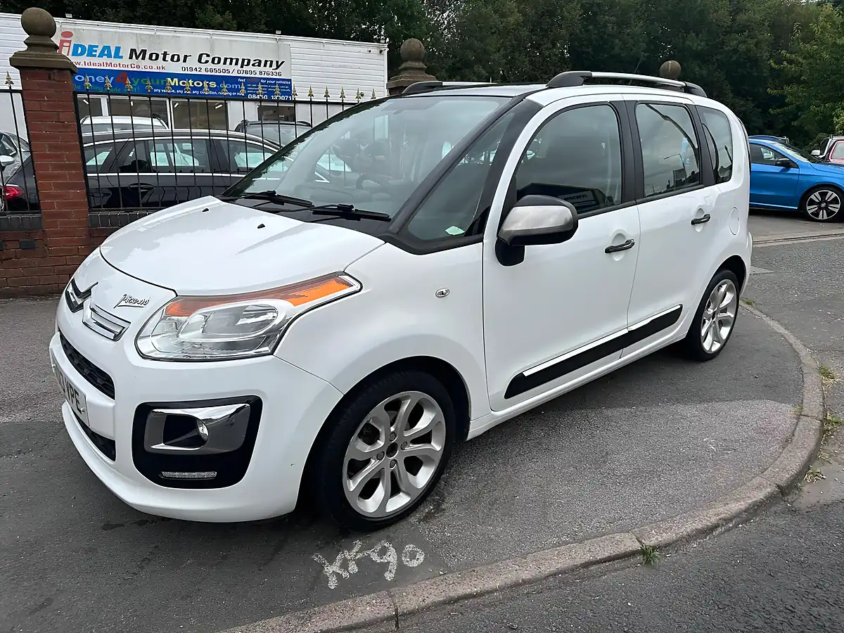 Used 2013 Citroen C3 Picasso Selection White - Interior and Exterior details 9