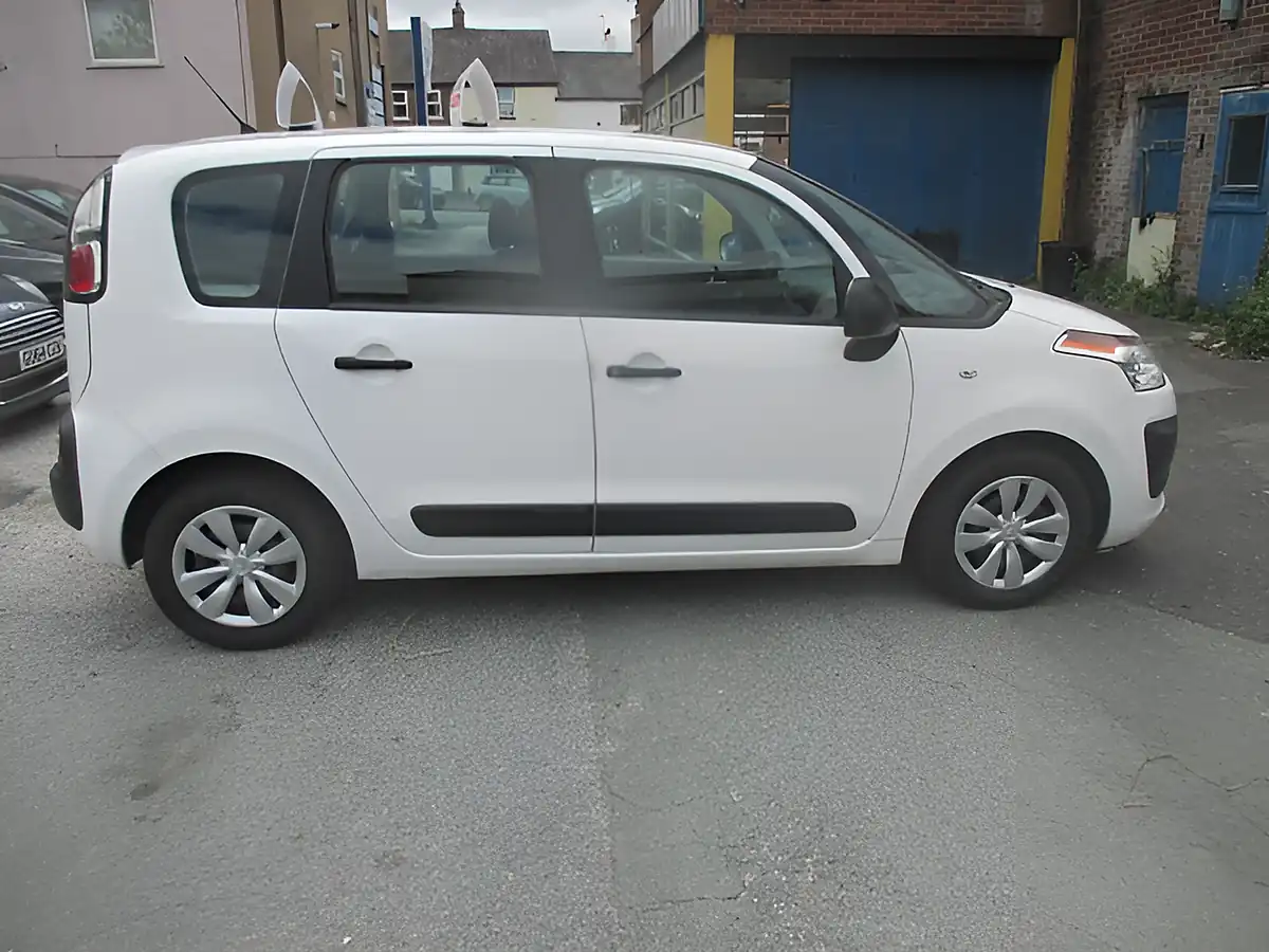 Used 2013 Citroen C3 Picasso Vt White - Interior and Exterior details 3