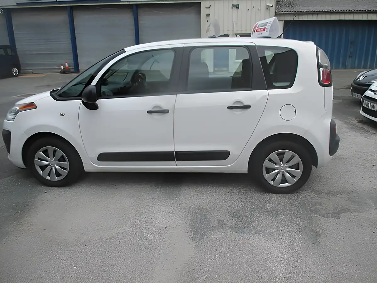 Used 2013 Citroen C3 Picasso Vt White - Interior and Exterior details 5