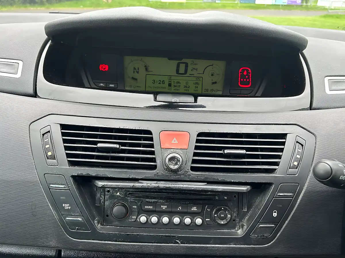 Used 2013 Citroen C4 Grand Picasso Platinum Red - Interior and Exterior details 16