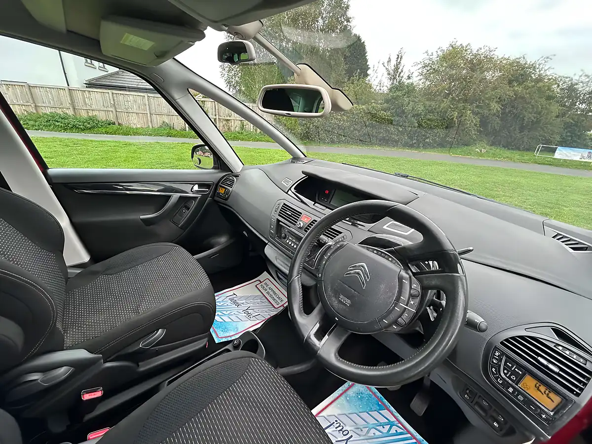 Used 2013 Citroen C4 Grand Picasso Platinum Red - Interior and Exterior details 17
