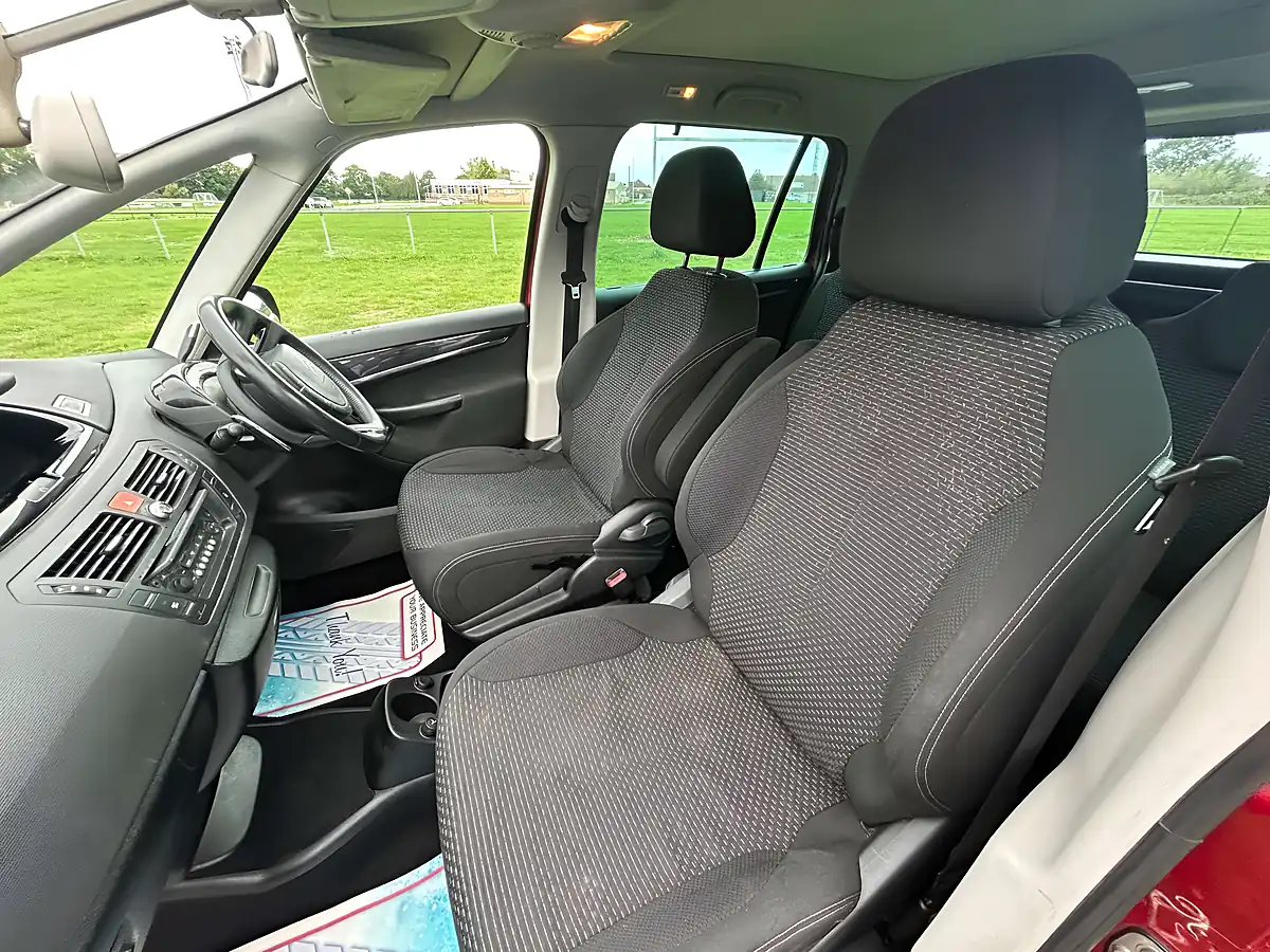 Used 2013 Citroen C4 Grand Picasso Platinum Red - Interior and Exterior details 19