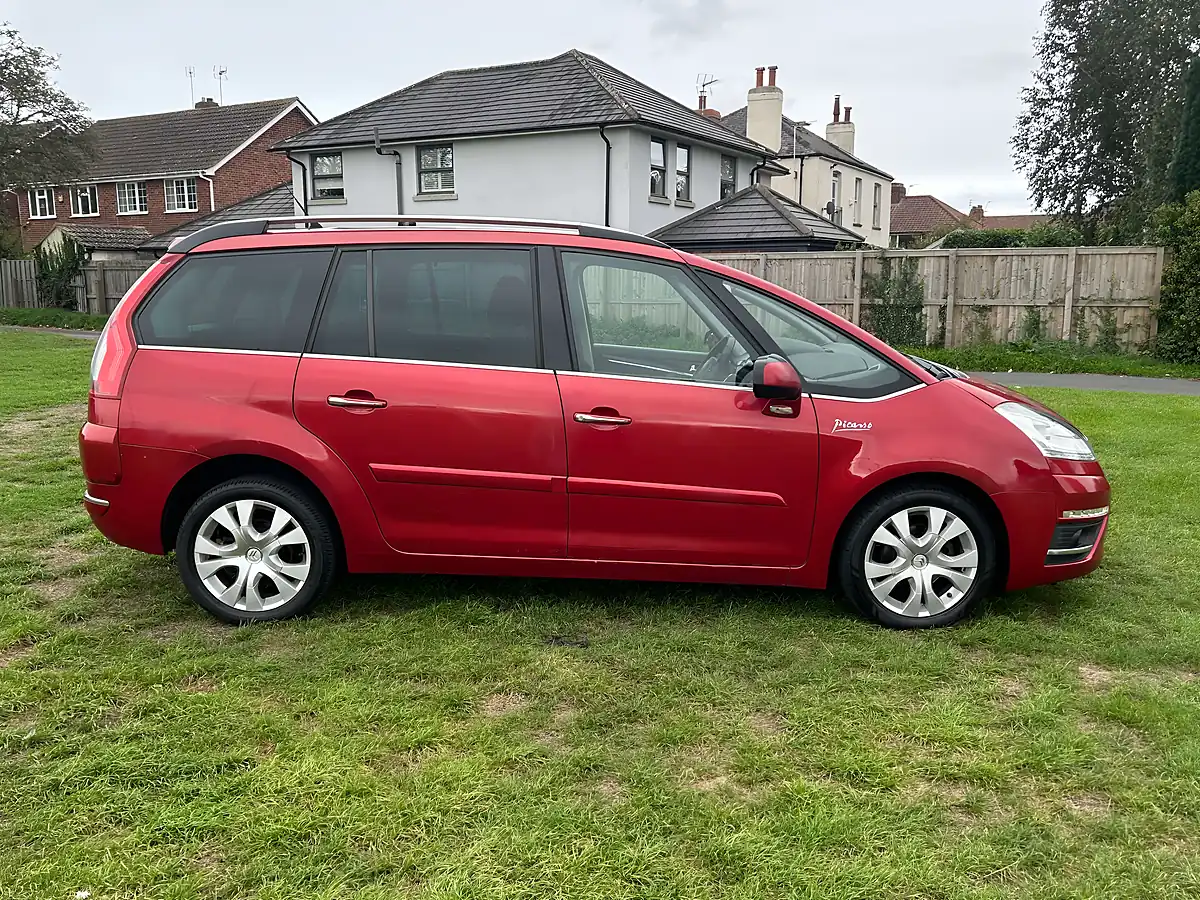 Used 2013 Citroen C4 Grand Picasso Platinum Red - Interior and Exterior details 4