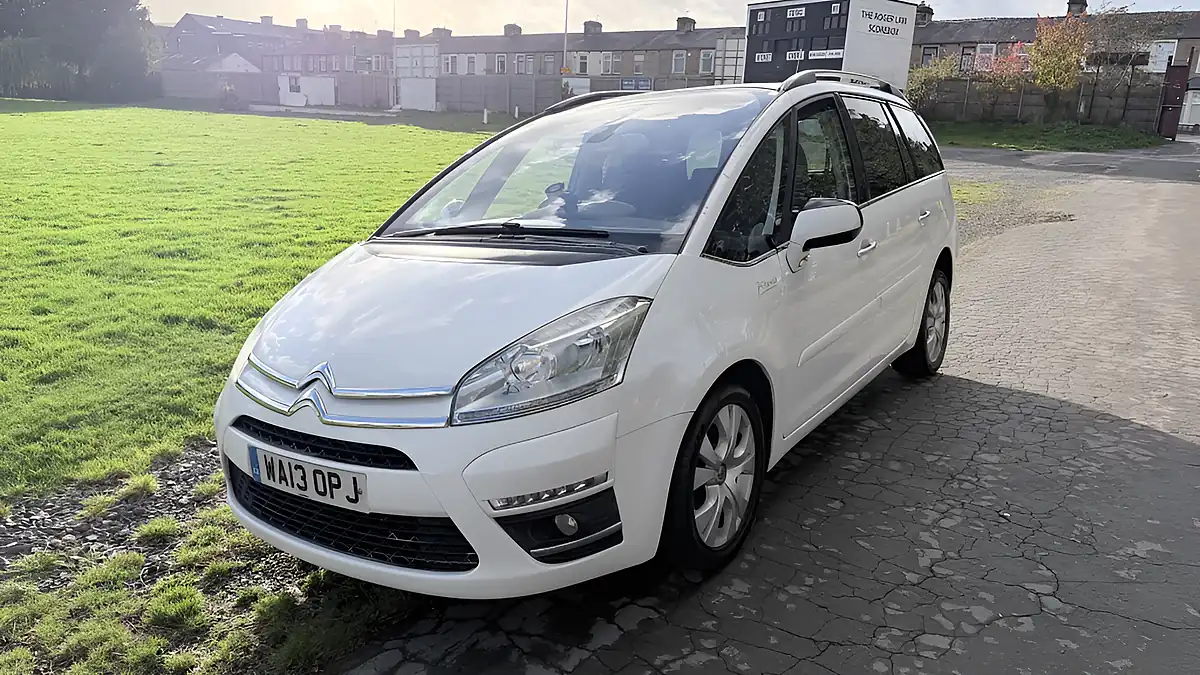 Used 2013 Citroen C4 Grand Picasso Platinum White - Interior and Exterior details 17