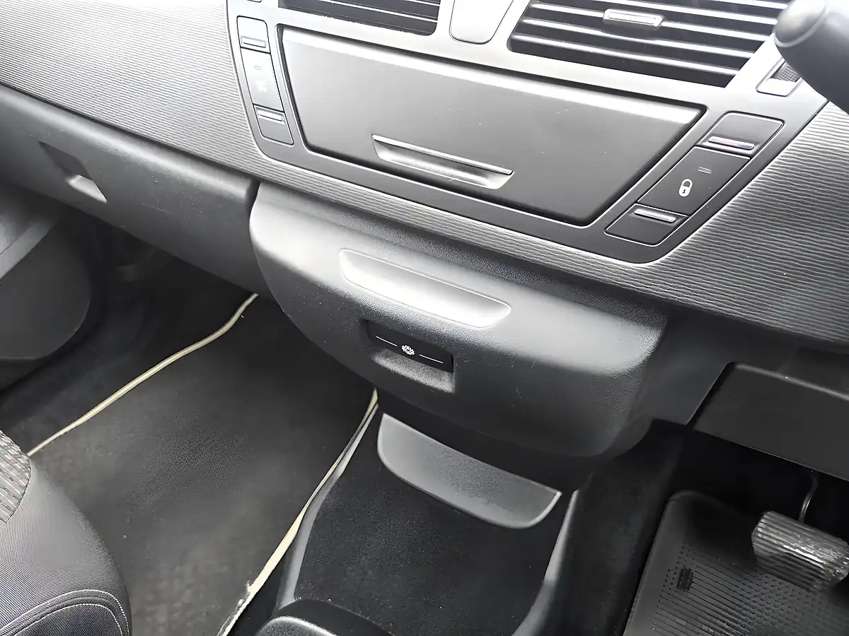 Used 2013 Citroen C4 Picasso Airdream Edition Silver - Interior and Exterior details 20