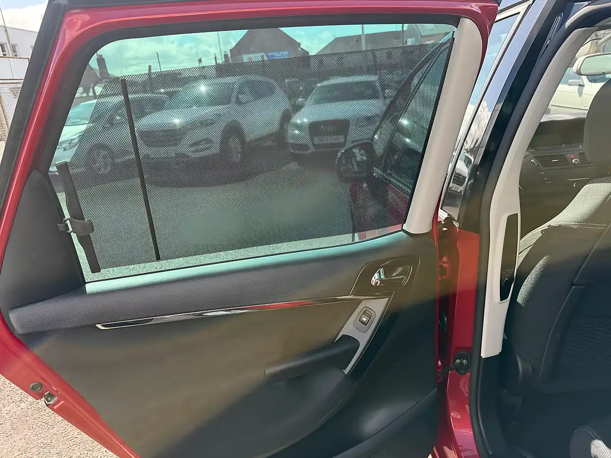 Used 2013 Citroen C4 Picasso Airdream Platinum Red - Interior and Exterior details 13