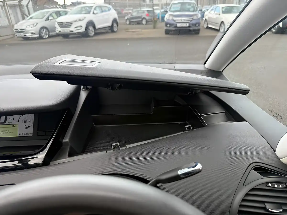 Used 2013 Citroen C4 Picasso Airdream Platinum Red - Interior and Exterior details 19