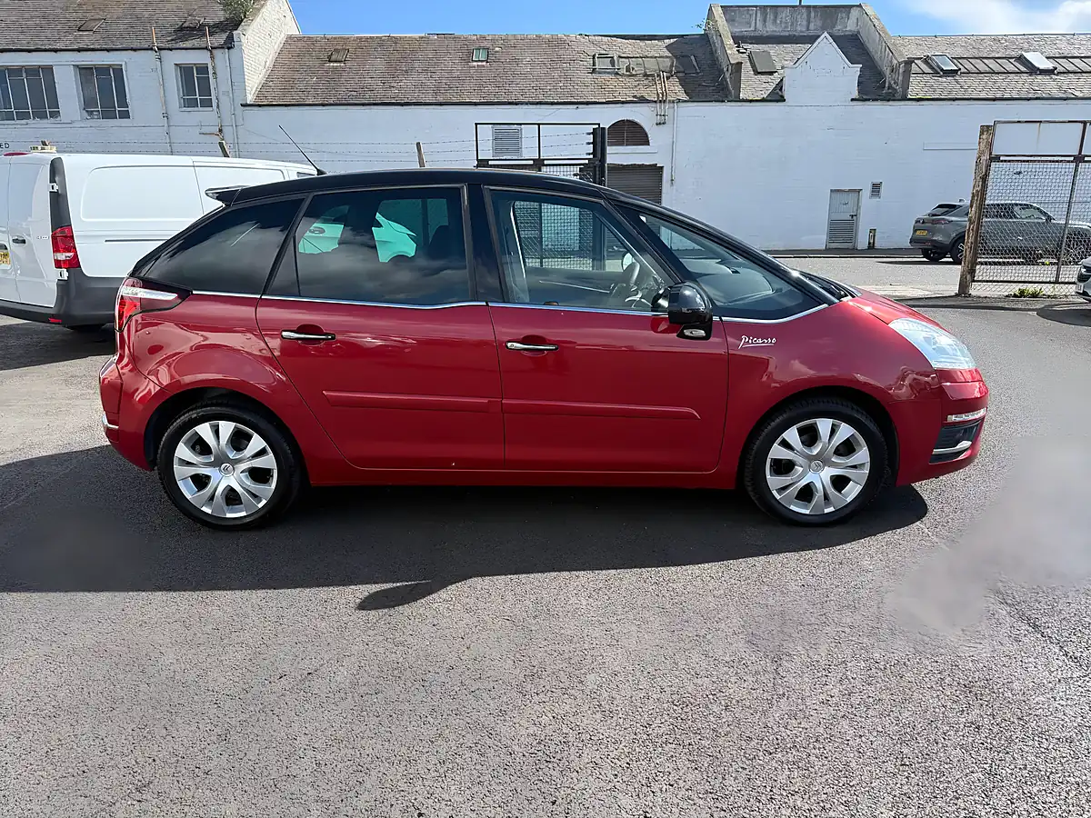 Used 2013 Citroen C4 Picasso Airdream Platinum Red - Interior and Exterior details 4