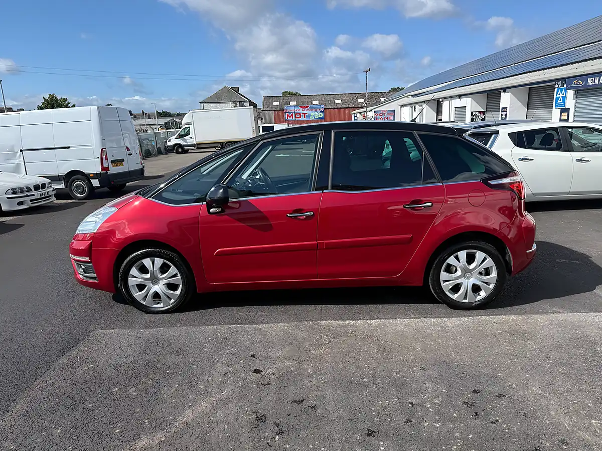 Used 2013 Citroen C4 Picasso Airdream Platinum Red - Interior and Exterior details 8