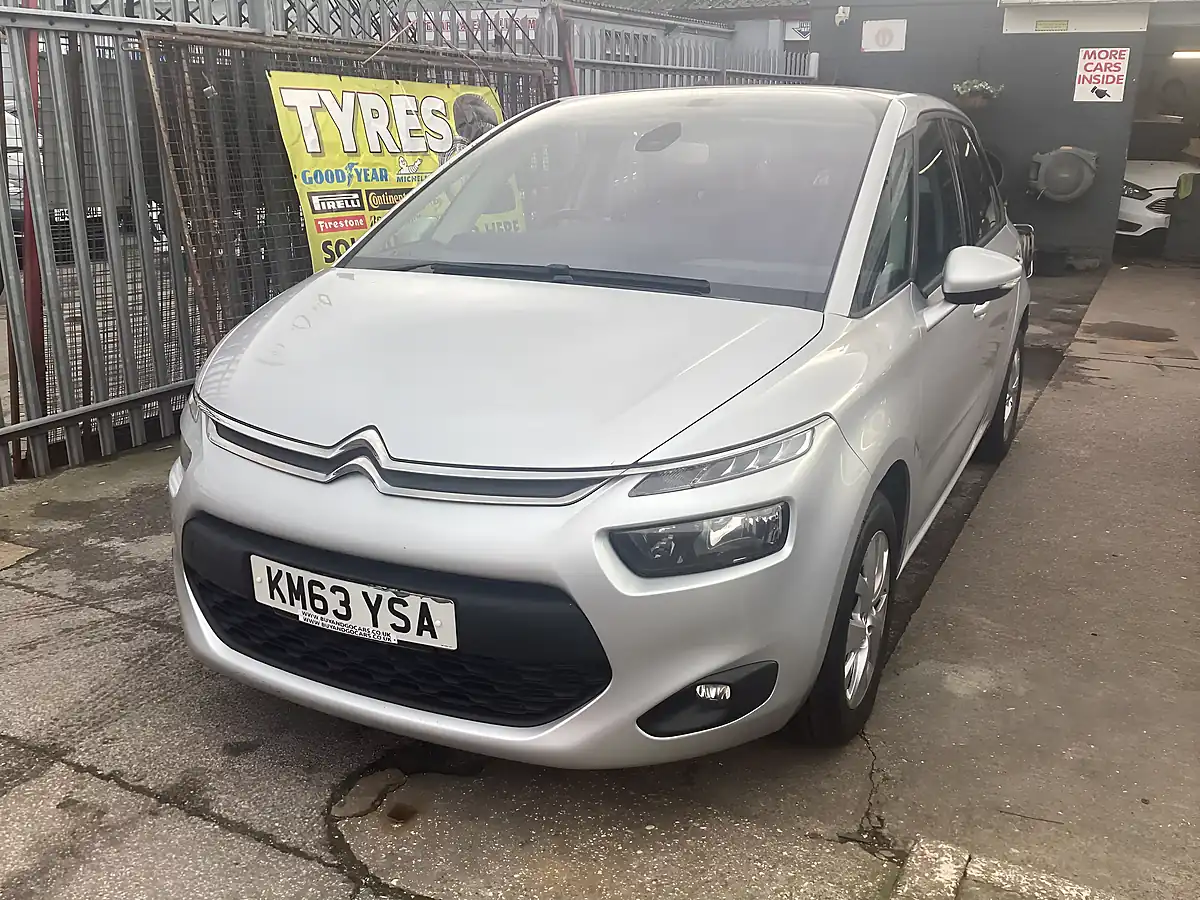Used 2013 Citroen C4 Picasso Airdream Vtr Plus Silver - Interior and Exterior details 2