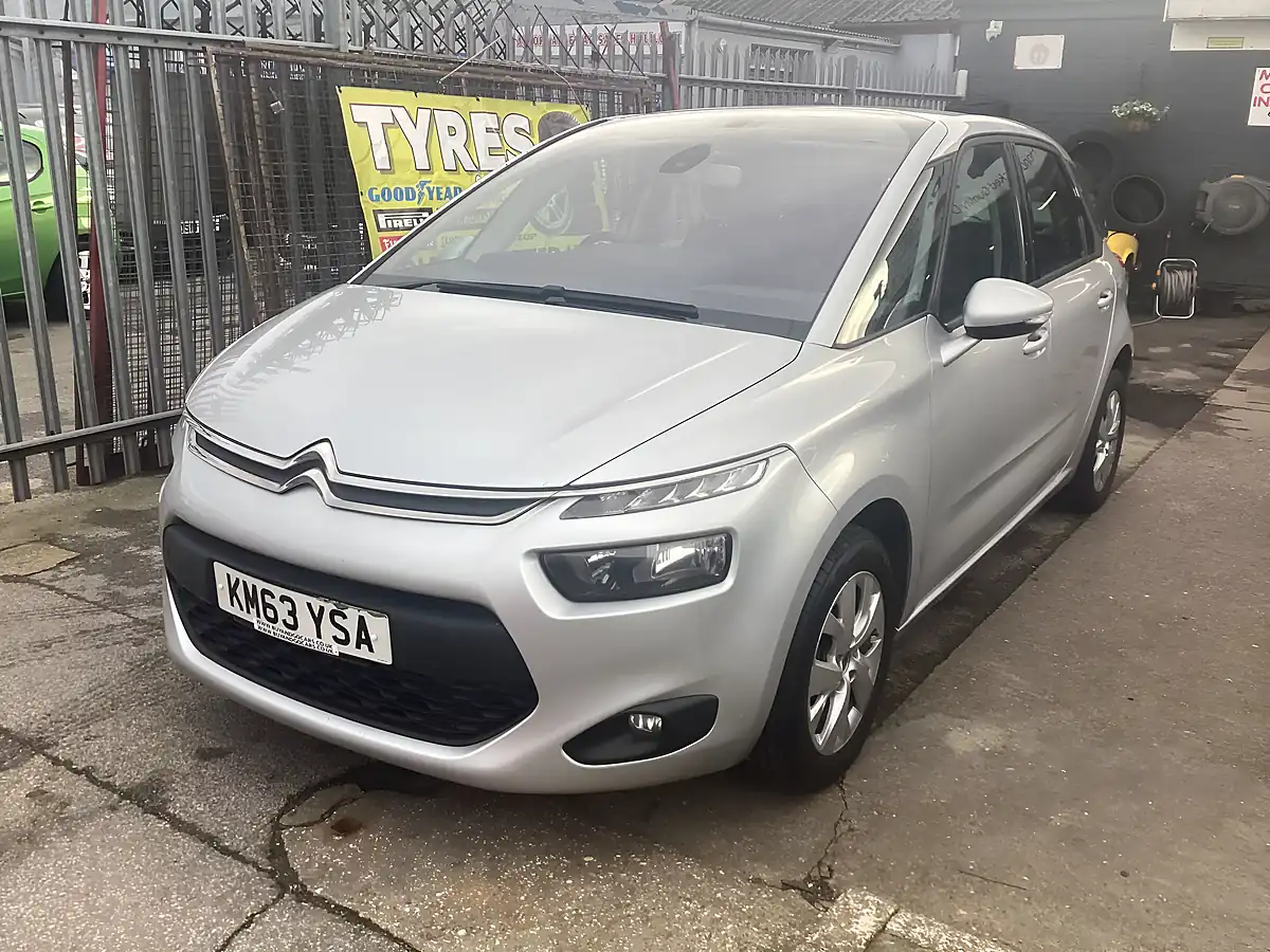 Used 2013 Citroen C4 Picasso Airdream Vtr Plus Silver - Interior and Exterior details 3
