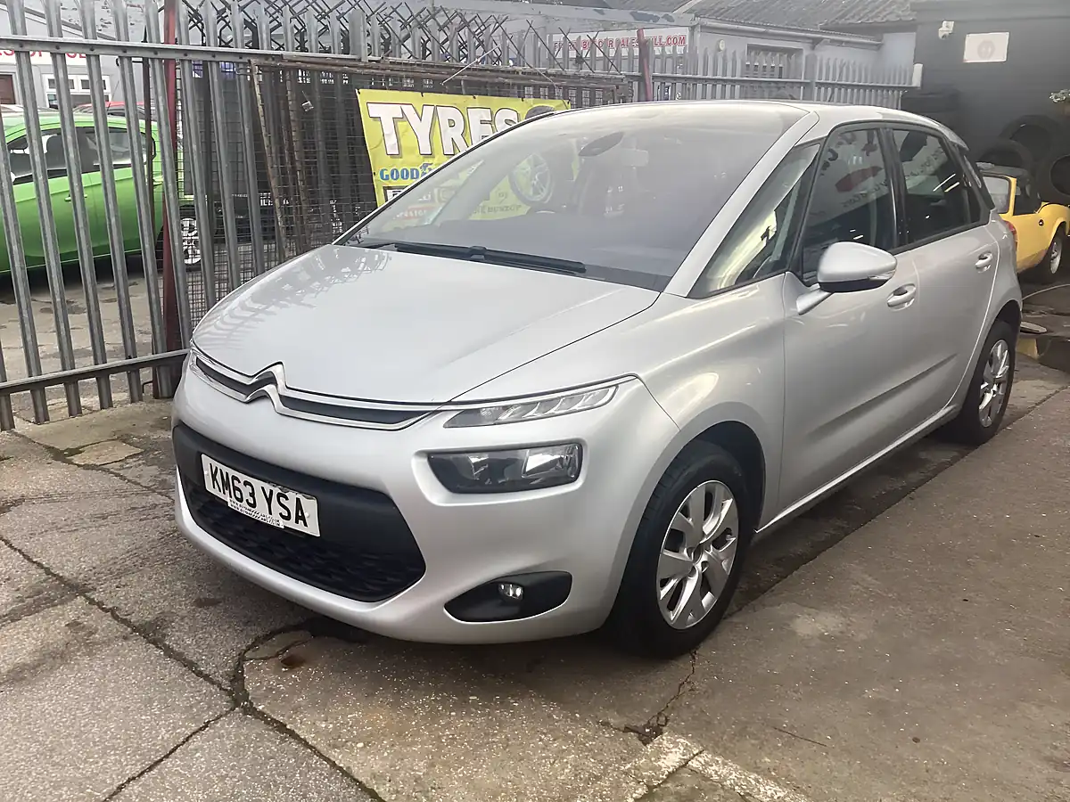 Used 2013 Citroen C4 Picasso Airdream Vtr Plus Silver - Interior and Exterior details 5