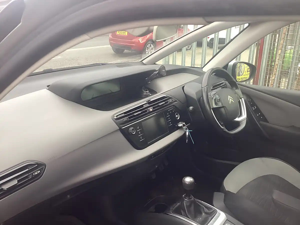 Used 2013 Citroen C4 Picasso Airdream Vtr Plus Silver - Interior and Exterior details 8