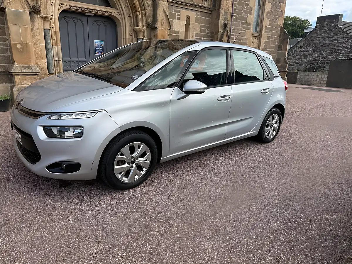 Used 2013 Citroen C4 Picasso Vtr+ Silver - Interior and Exterior details 4