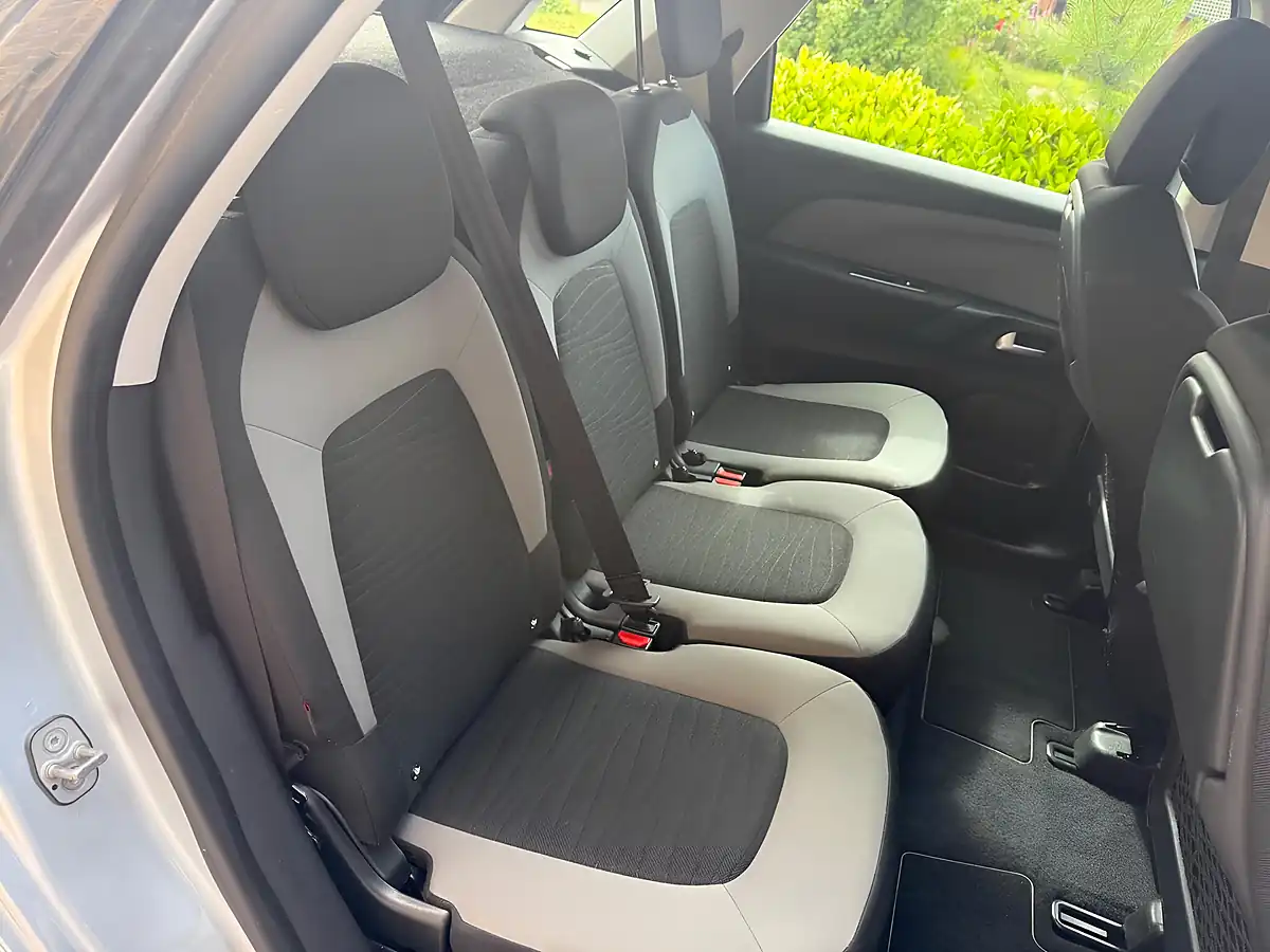 Used 2013 Citroen C4 Picasso Vtr+ Silver - Interior and Exterior details 9