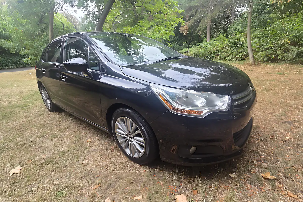 Used 2013 Citroen C4 Vtr+ Black - Front View