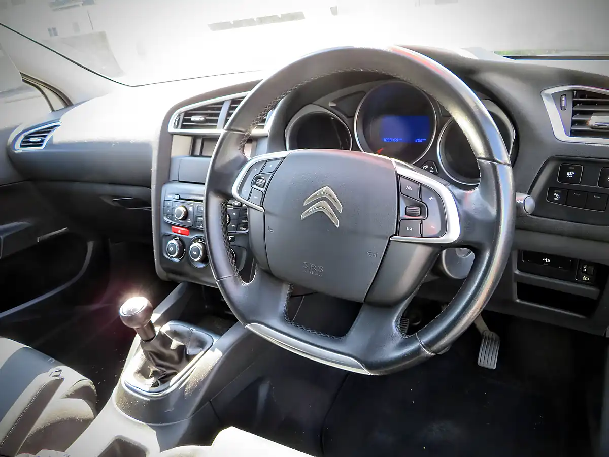 Used 2013 Citroen C4 Vtr+ White - Interior and Exterior details 10