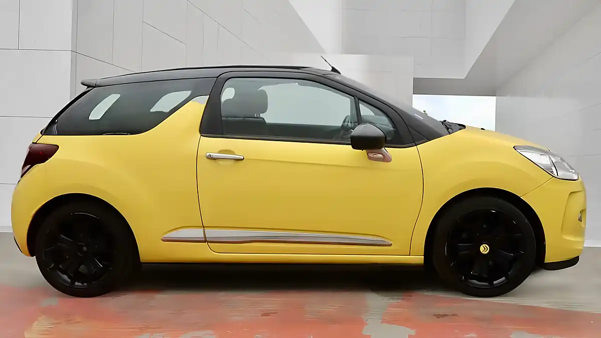 Used 2013 Citroen DS3 Cabrio Dstyle Plus Yellow - Interior and Exterior details 8
