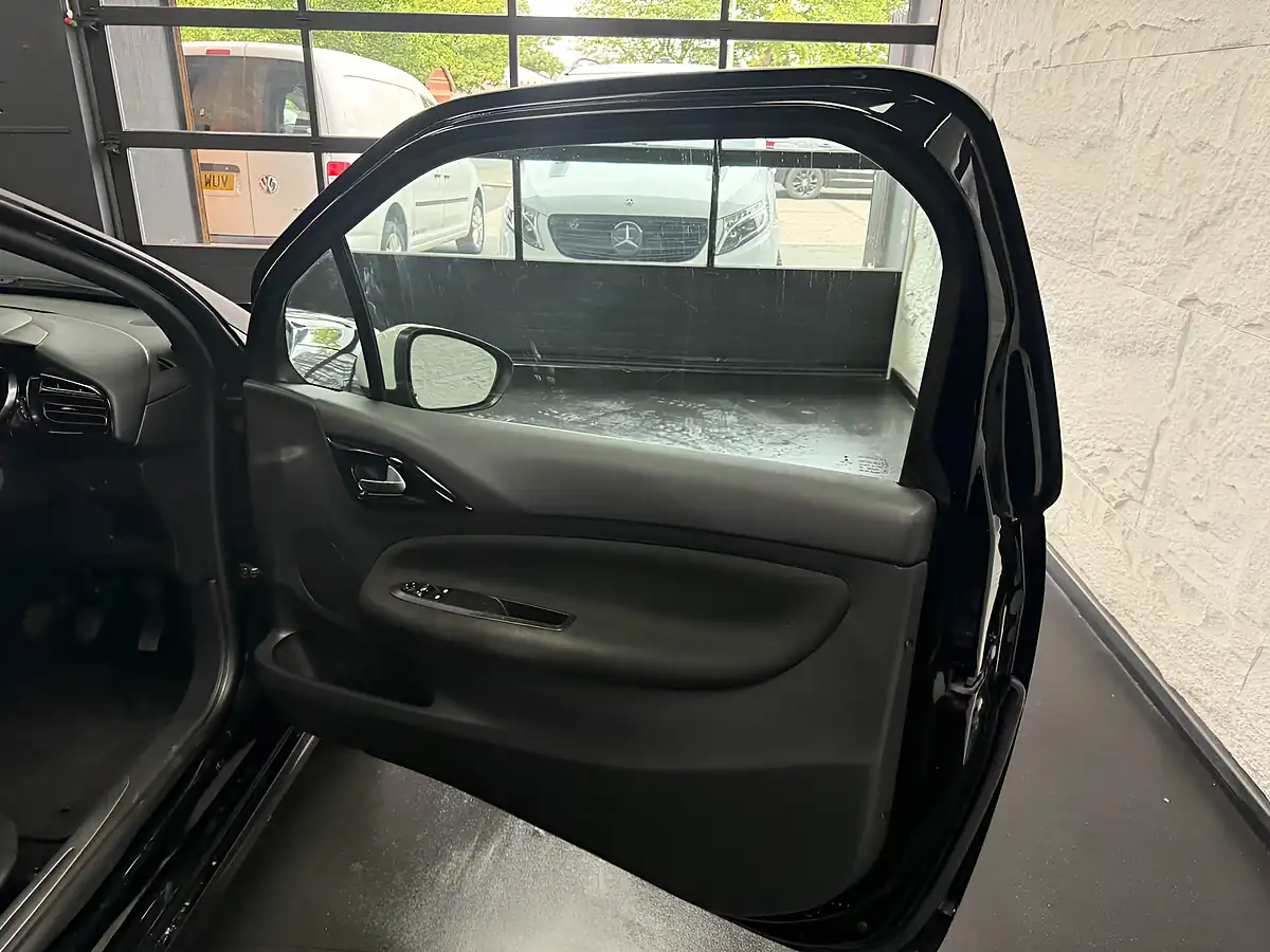Used 2013 Citroen DS3 Dstyle Black - Interior and Exterior details 18
