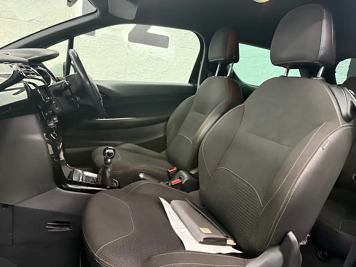 Used 2013 Citroen DS3 Dstyle Black - Interior and Exterior details 6