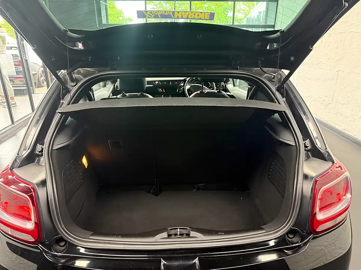Used 2013 Citroen DS3 Dstyle Black - Interior and Exterior details 9
