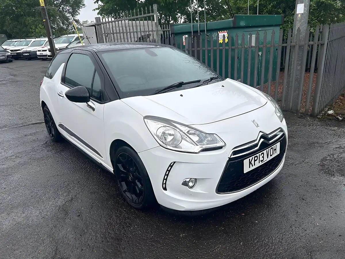 Used 2013 Citroen DS3 Dstyle Plus White - Front View