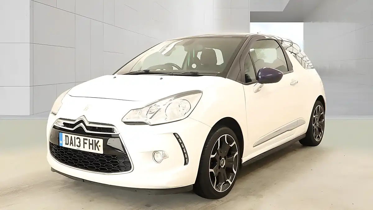 Used 2013 Citroen DS3 Dstyle Plus White - Interior and Exterior details 3