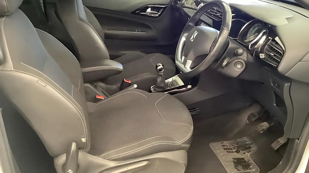 Used 2013 Citroen DS3 Dstyle Plus White - Interior and Exterior details 8