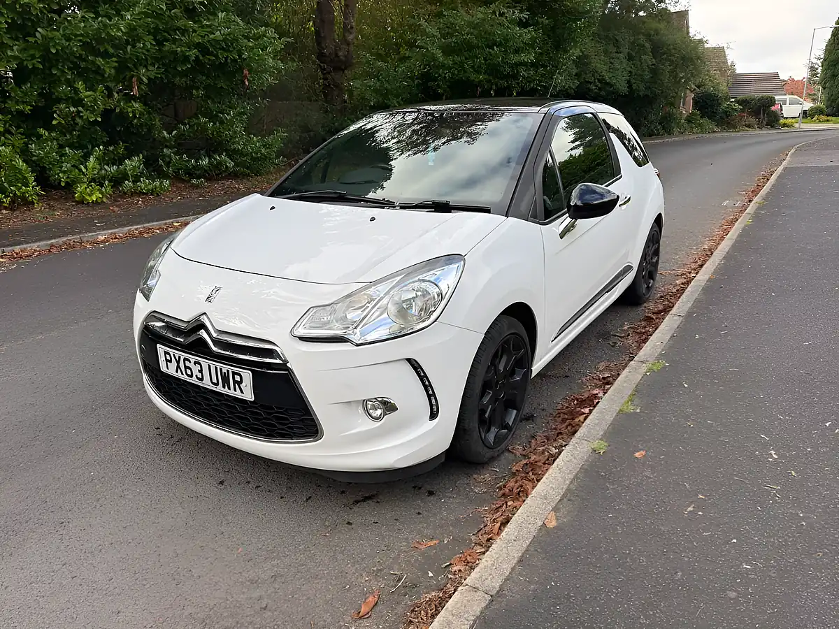 Used 2013 Citroen DS3 Dstyle Plus White - Interior and Exterior details 7