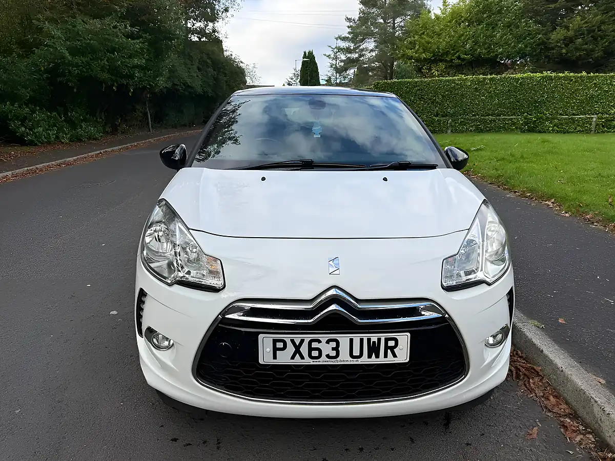 Used 2013 Citroen DS3 Dstyle Plus White - Interior and Exterior details 8