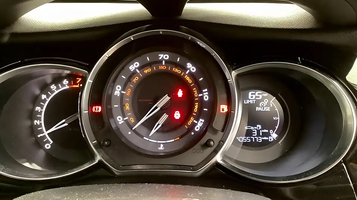 Used 2013 Citroen DS3 Dstyle Plus White - Interior and Exterior details 10