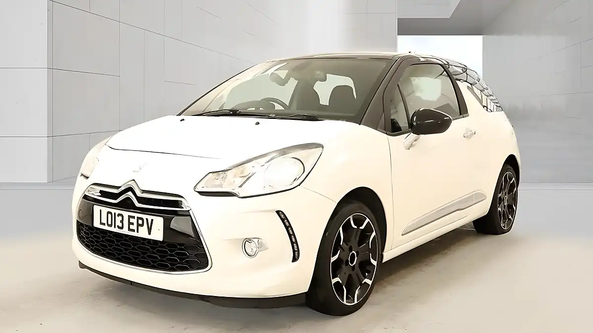 Used 2013 Citroen DS3 Dstyle Plus White - Interior and Exterior details 3