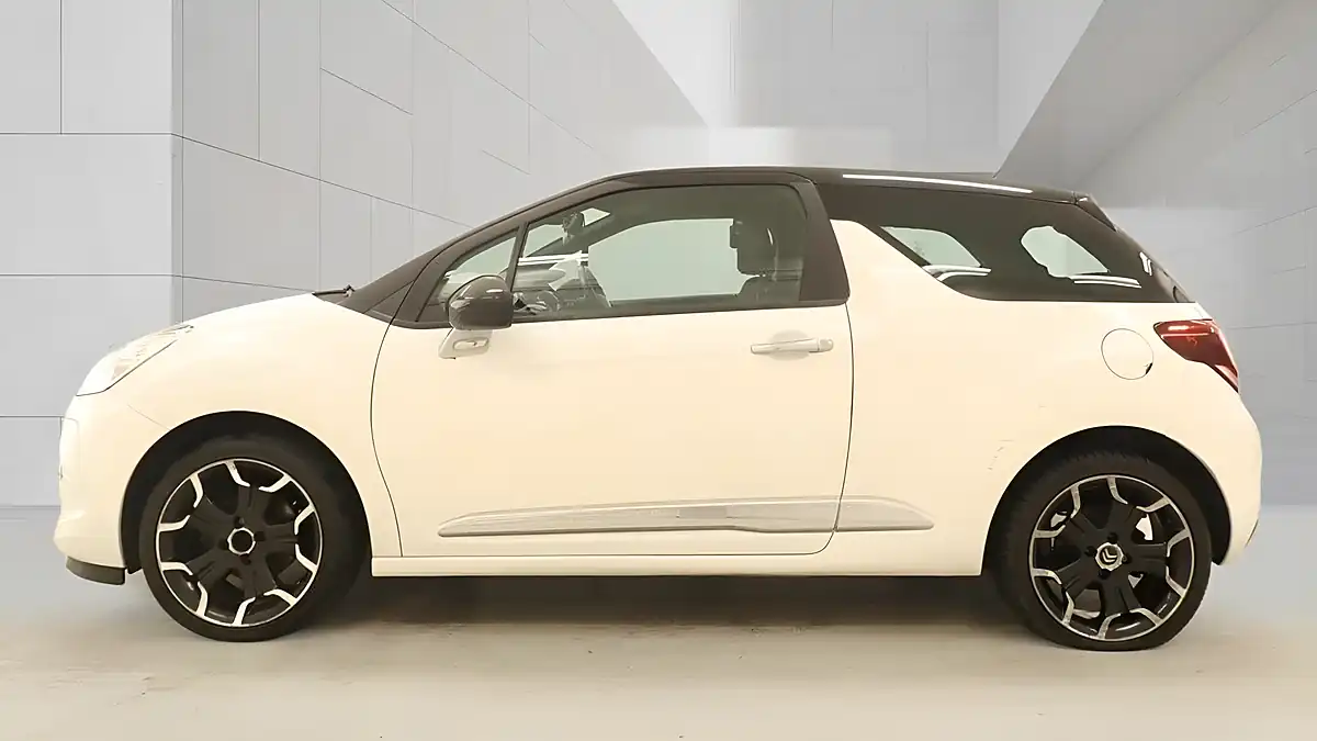 Used 2013 Citroen DS3 Dstyle Plus White - Interior and Exterior details 4