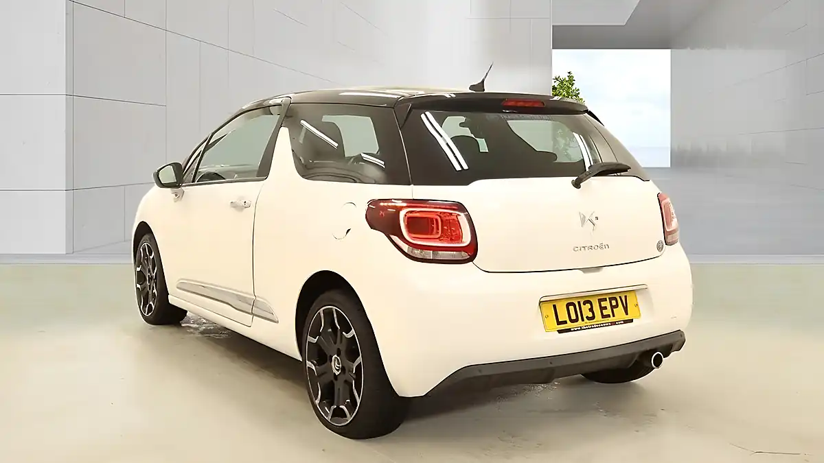 Used 2013 Citroen DS3 Dstyle Plus White - Interior and Exterior details 5