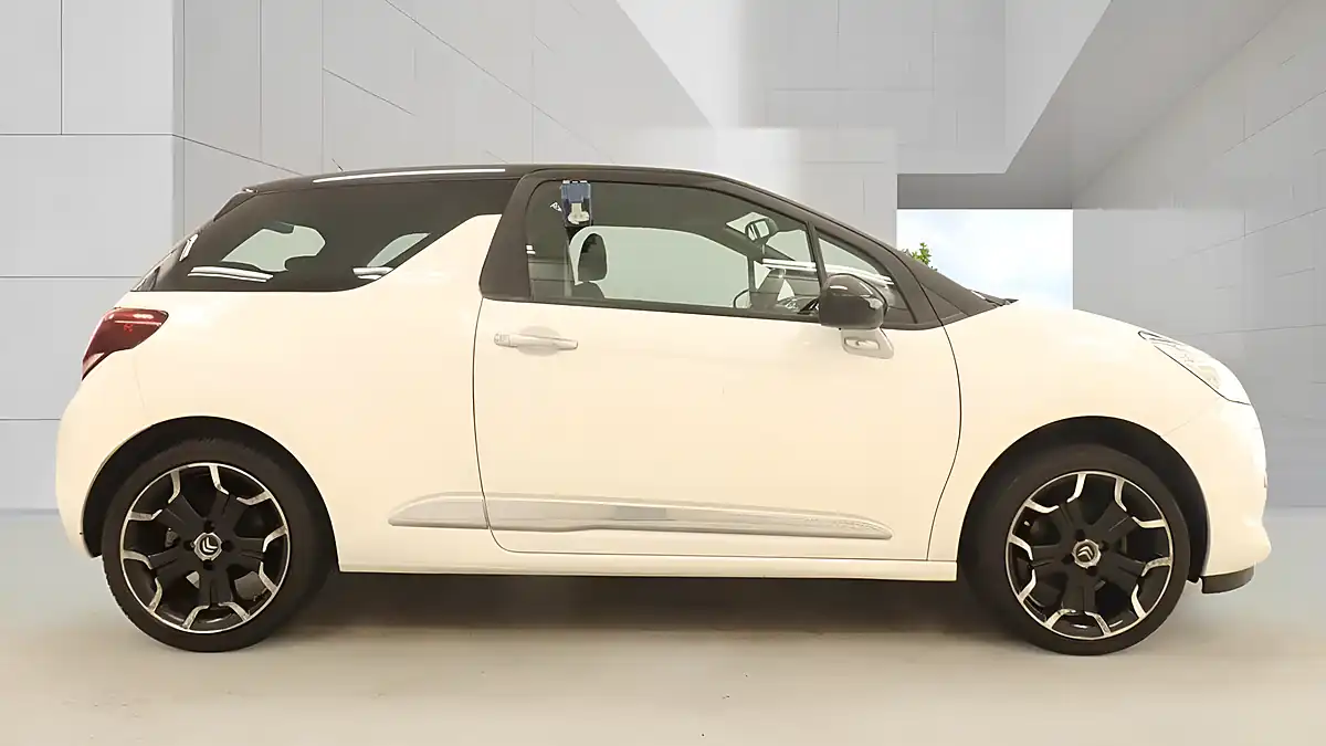 Used 2013 Citroen DS3 Dstyle Plus White - Interior and Exterior details 8