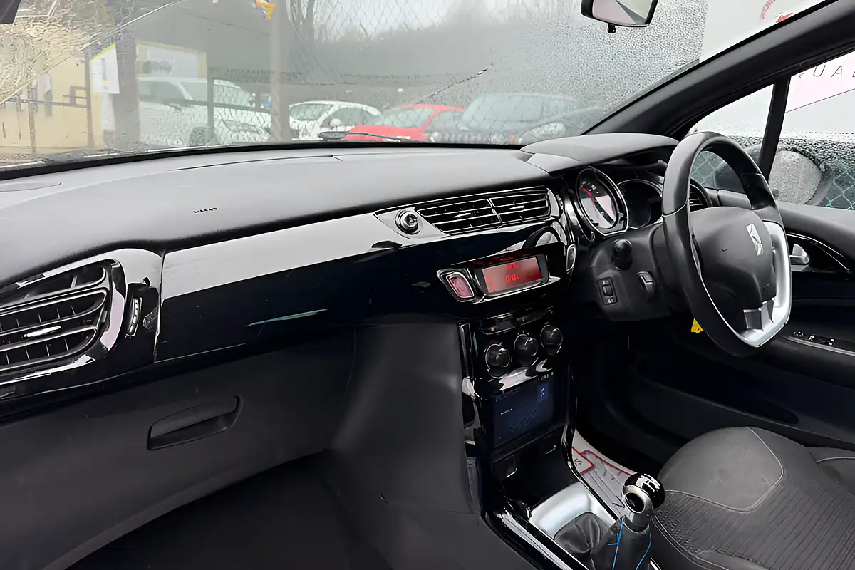 Used 2013 Citroen DS3 Dstyle White - Interior and Exterior details 12