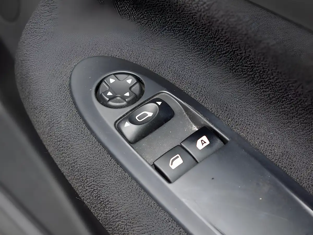Used 2013 Citroen DS3 Dstyle White - Interior and Exterior details 11