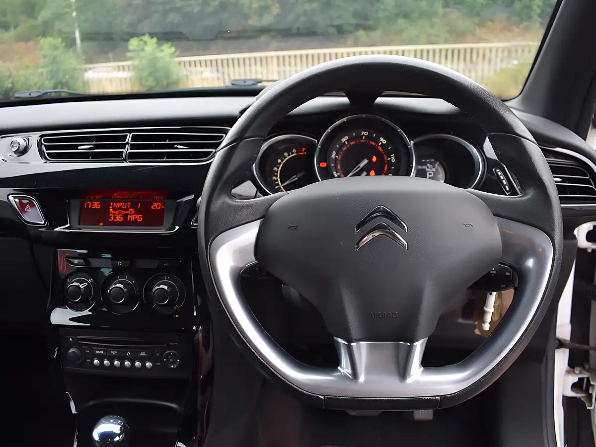 Used 2013 Citroen DS3 Dstyle White - Interior and Exterior details 15