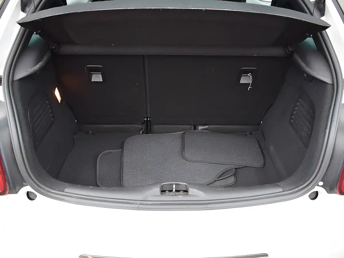 Used 2013 Citroen DS3 Dstyle White - Interior and Exterior details 8