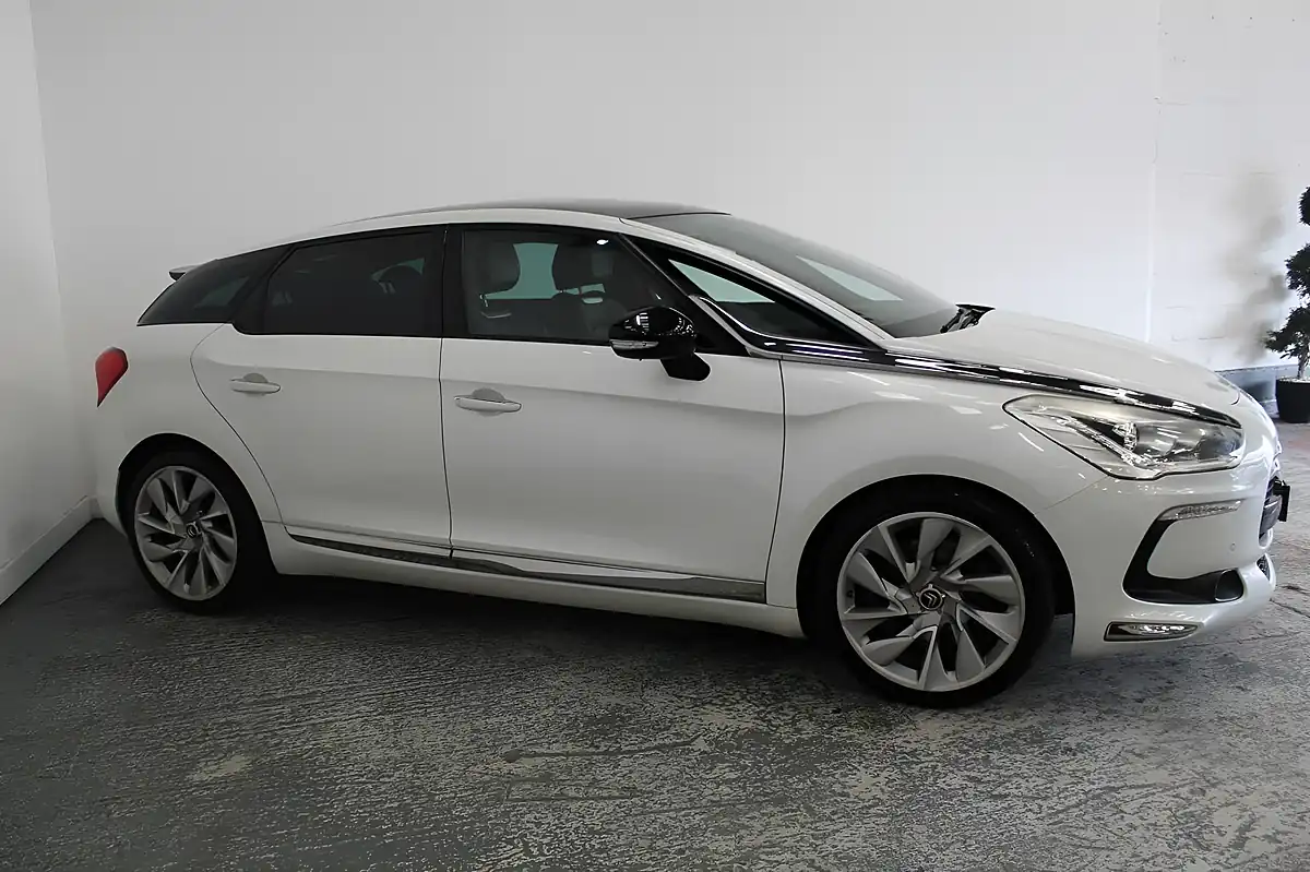 Used 2013 Citroen DS5 Dsport White - Interior and Exterior details 3