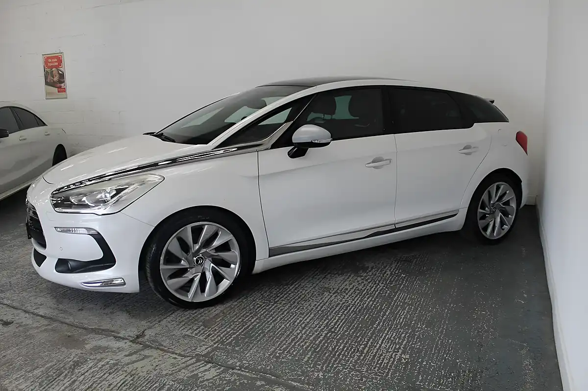 Used 2013 Citroen DS5 Dsport White - Interior and Exterior details 4