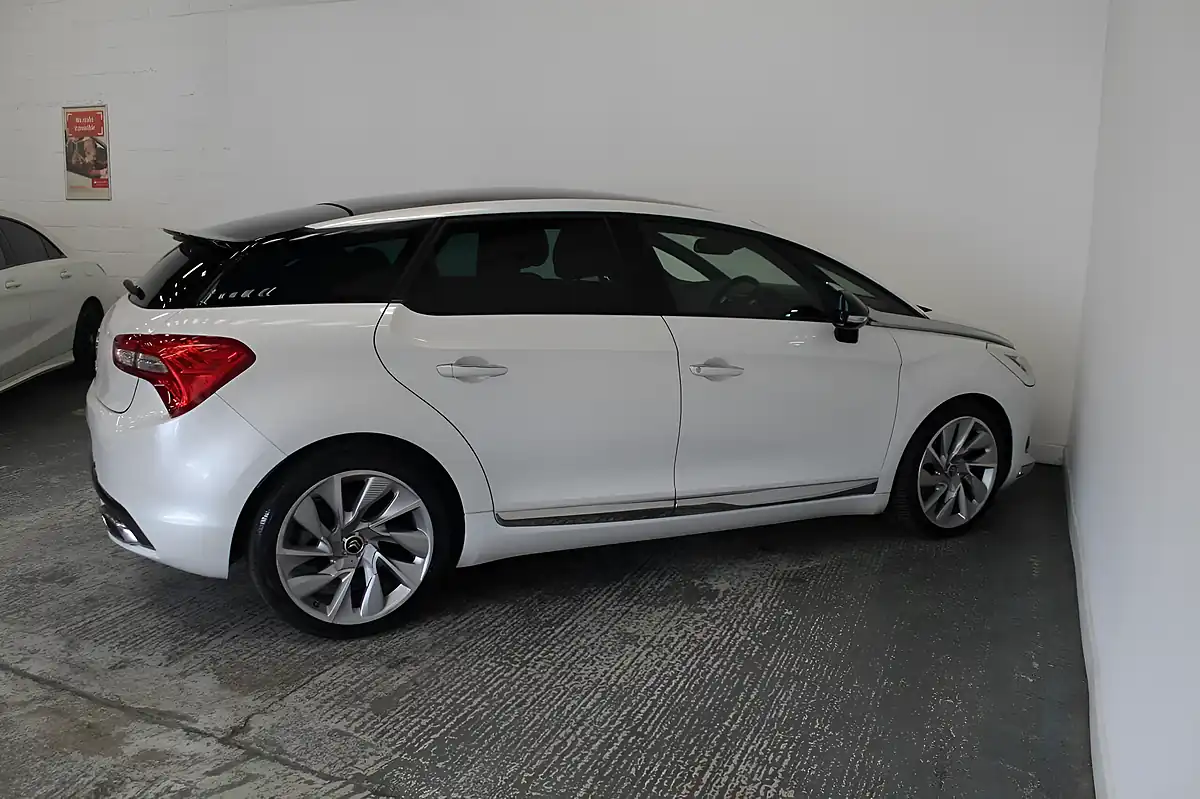 Used 2013 Citroen DS5 Dsport White - Interior and Exterior details 8