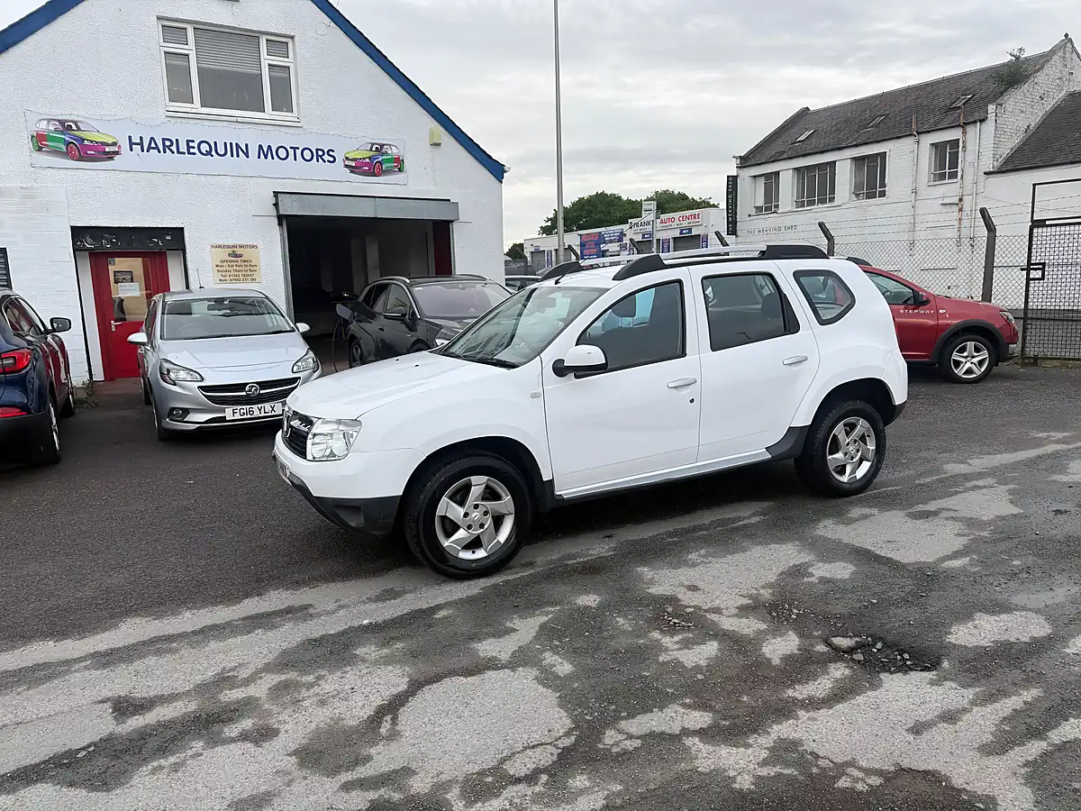 Used 2013 Dacia Duster Laureate White - Front View