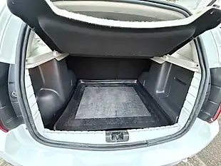 Used 2013 Dacia Duster Laureate White - Interior and Exterior details 13